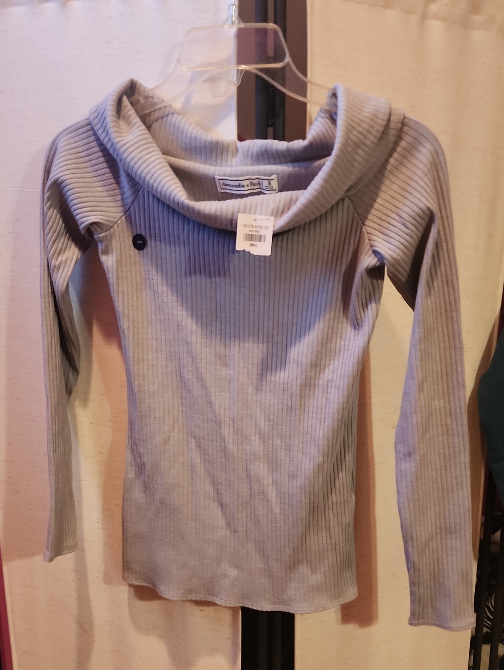 Abercrombie & Fitch Light Gray Ribbed Off-Shoulder Sweater